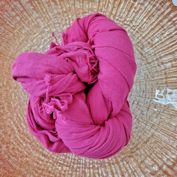 Fuchsia scarf | BCBG - Picture 3 of 3